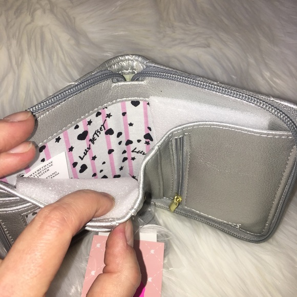 Betsey Johnson wallet silver quilted ziparound - Picture 4 of 4